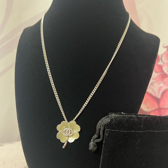 CHANEL CLOVER PENDANT NECKLACE - Picture 1 of 16